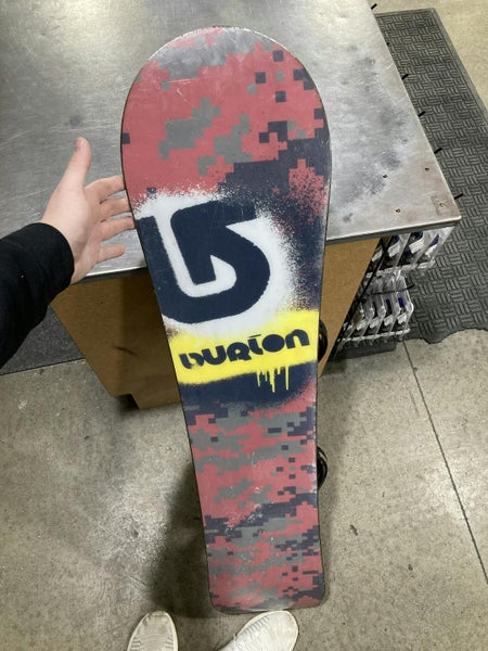 Used Unisex 131 135 cm Burton Chicklet Snowboard Yes SidelineSwap