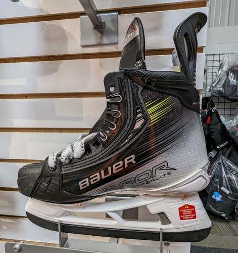 NEW Bauer Vapor Hyperlite2 Hockey Skates, 5.0 Fit 2, Bauer Fly-TI blades included