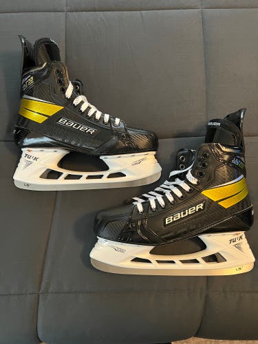 Senior Bauer Regular Width  Pro Stock 9.5 Supreme UltraSonic Hockey Skates