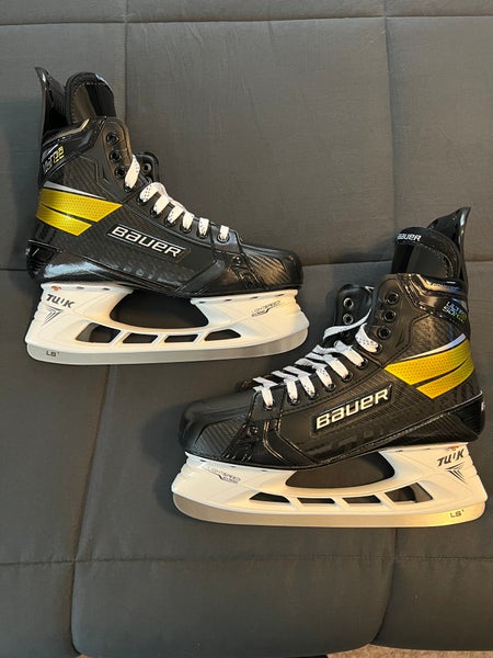 Senior Bauer Regular Width Pro Stock 9.5 Supreme UltraSonic Hockey Skates