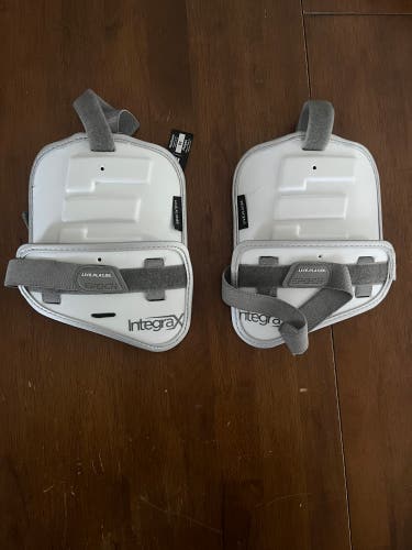 Like New Used Medium Epoch Integra X Arm Pads