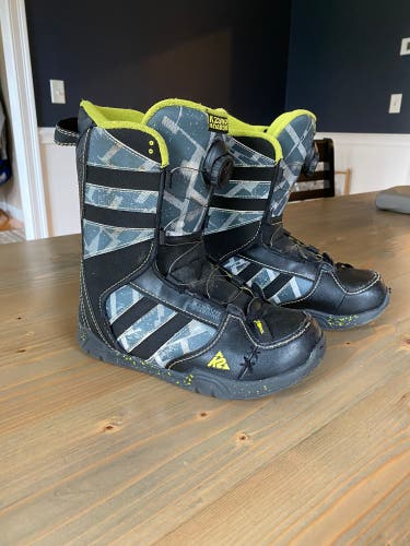 Size 6.0 kids/mens (Women's 7.0) K2 All Mountain Vandal Snowboard Boots