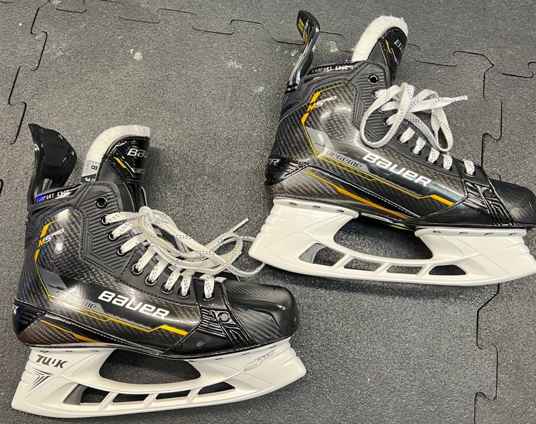 Used Once - Senior Bauer Supreme M5 Pro Hockey Skates Size 8 - Fit 3