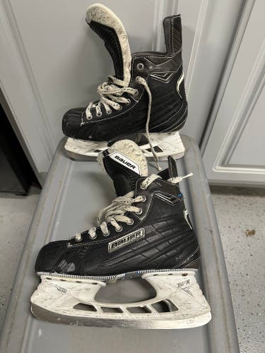 Intermediate Bauer Size 5.5 Nexus 7000 Hockey Skates