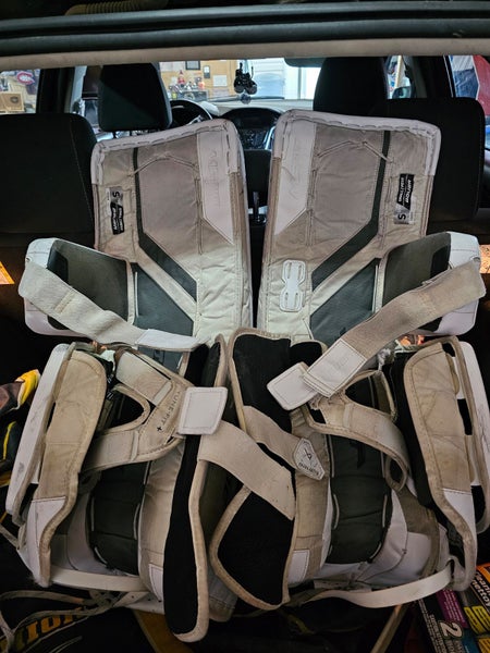 33" Bauer Supreme M5 Pro Goalie Leg Pads
