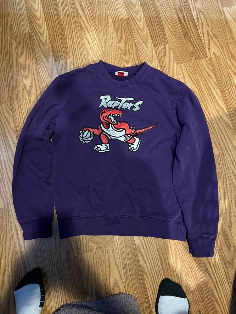 Toronto Raptors medium Mitchell & Ness crewneck sweater
