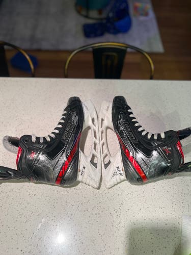 Used Bauer Regular Width 9 Vapor 2X Hockey Skates