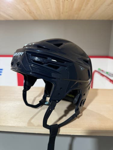 Used Medium Navy Bauer Pro Stock Vn Re-Akt 150 Helmet