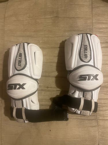 Used Medium STX Stallion 500 Arm Pads