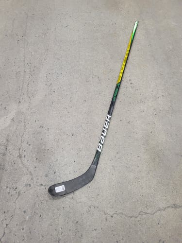 Used Senior Bauer supreme ultra sonic P28 77 flex hockey stick