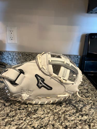Mizuno Catcher's 34" MVP Prime Softball Glove