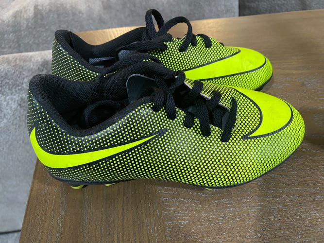 Nike Youth Soccer Cleats - Youth Size 1