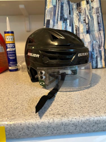 Used Medium Bauer Re-Akt 150 Helmet