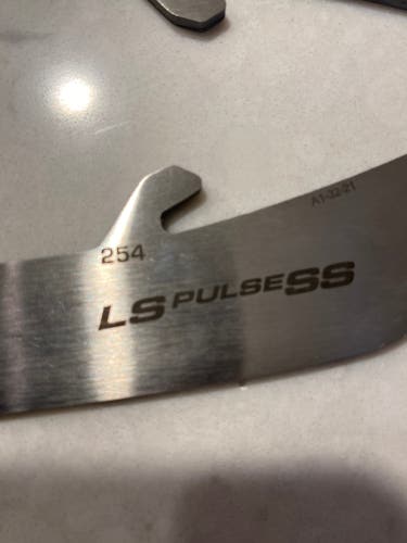 Bauer LS Pulse SS 254 Skate Steel