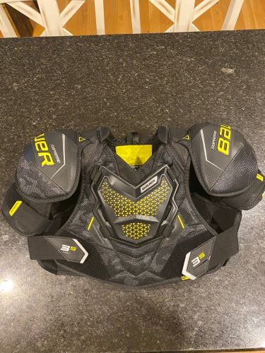 Used Medium Bauer  Supreme 3S Shoulder Pads