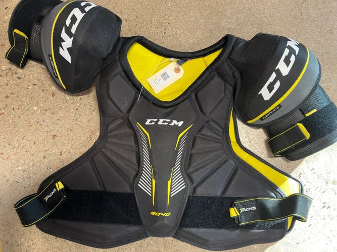Senior Used Large CCM Tacks 9040 Shoulder Pads
