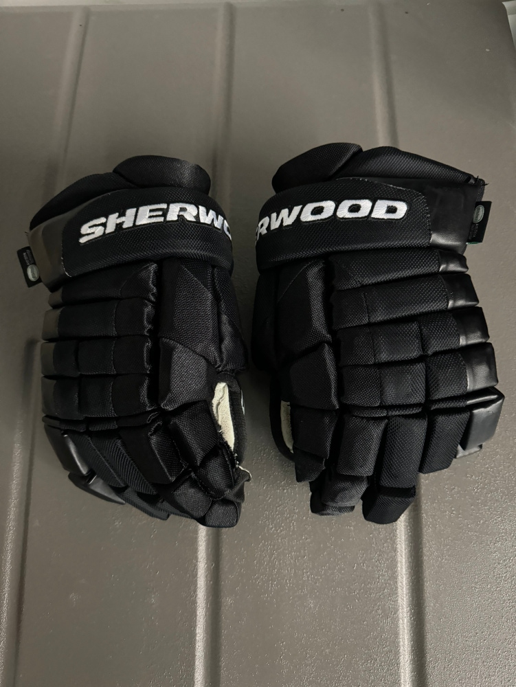 Used Like New 14 Inch Hockey gloves 5030 Pro Sherwood