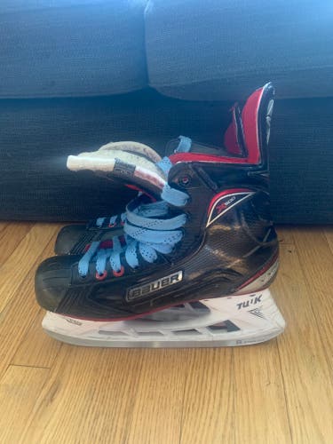 Used Bauer Regular Width  10 D Vapor X500 Senior Hockey Skates
