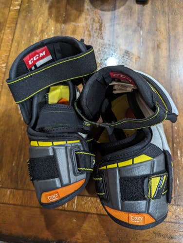 Senior Used Small CCM Super Tacks AS1 Elbow Pads