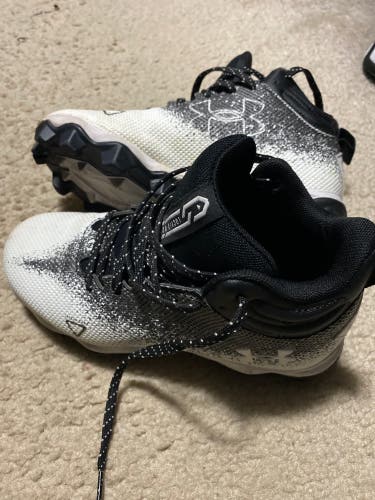 Under Armor Football Cleats 2.5Y