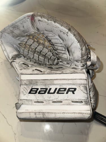 Used Bauer S20 GSX Goalie Glove/Catcher