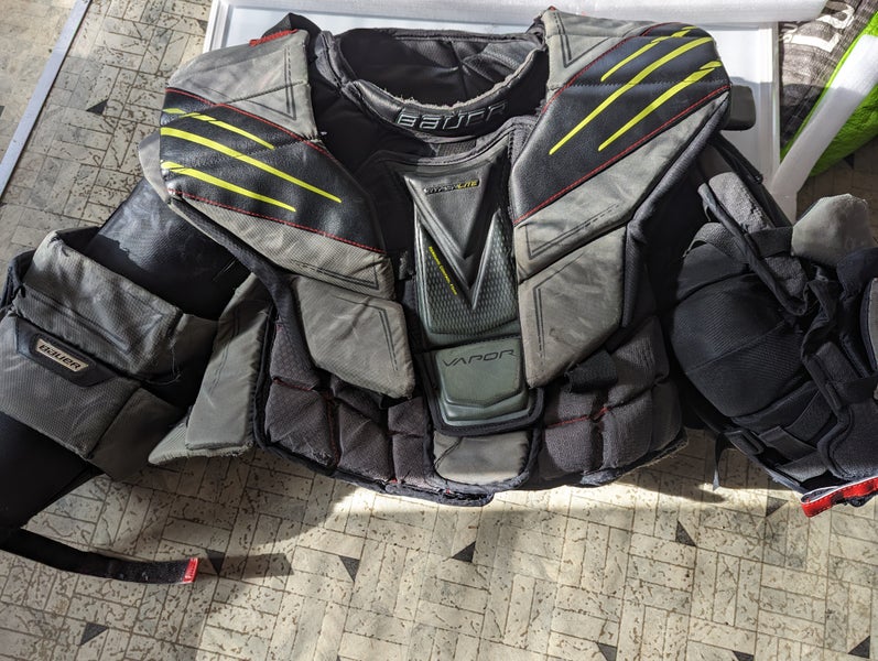 Used Small Bauer Hyperlite Goalie Chest Protector