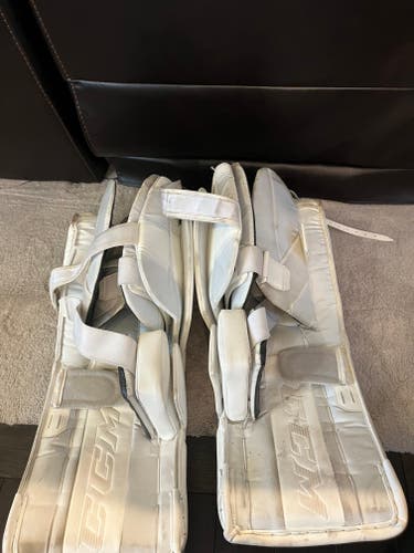 Used 32" CCM Eflex 5.9 Goalie Leg Pads