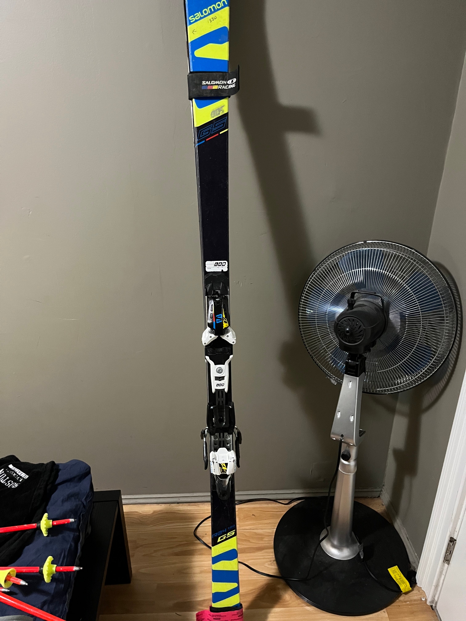 Used Salomon 180 cm GS Racing Skis With Bindings Max Din 12