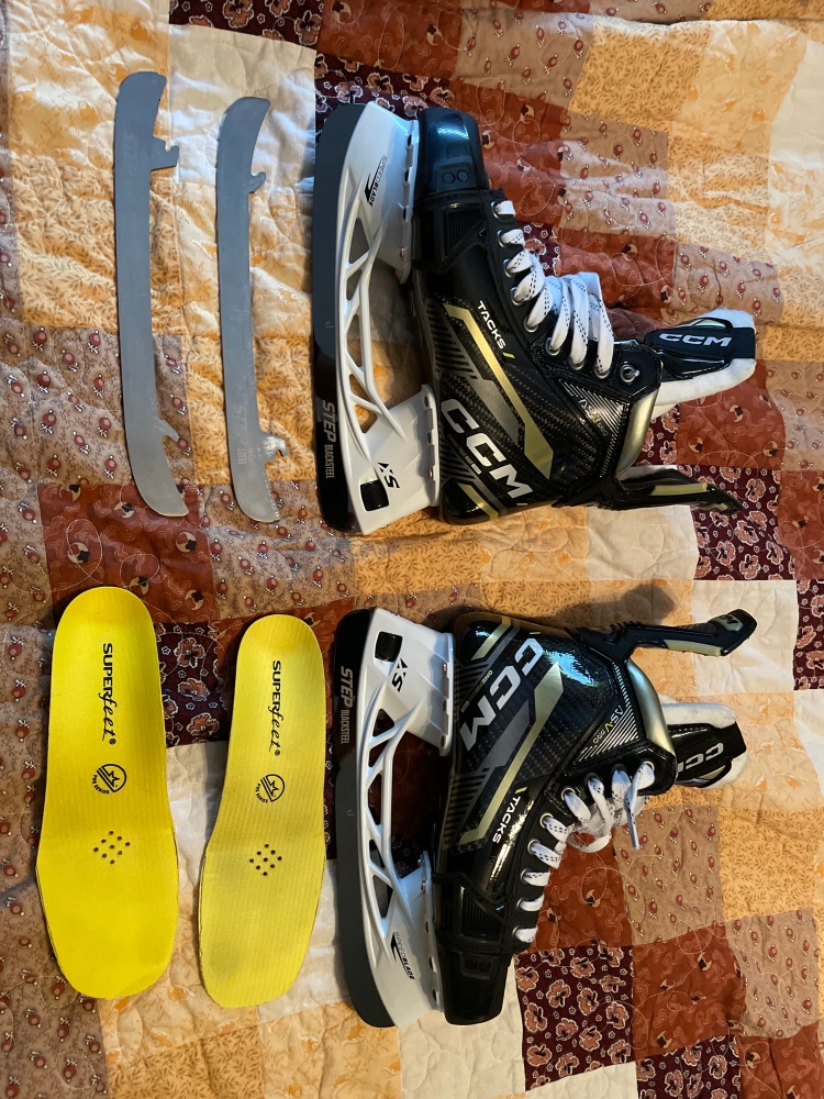 CCM AS-V Pro Hockey Skates size 5.5 Regular (Like New)