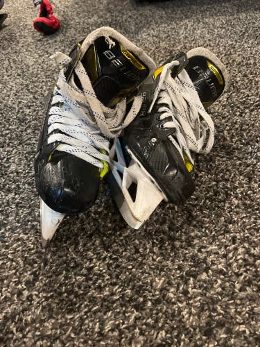 Senior Bauer Regular Width  7 Supreme 3S pro Hockey Goalie Skates