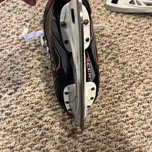 Intermediate CCM Regular Width  Size 4.5 JetSpeed FT470 Hockey Skates