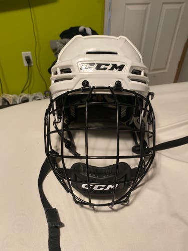 Used Medium CCM Tacks 910 Helmet