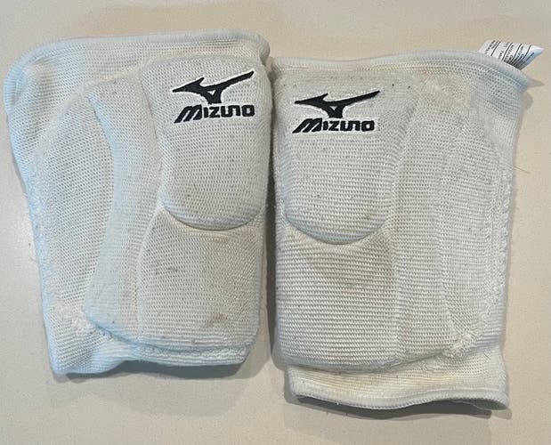 Used Mizuno Size Medium Volleyball Knee Pads (Check Description)