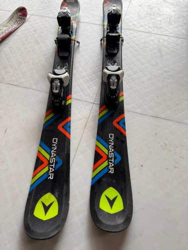 Youth Skis Used All Mountain r with Look adjustable bindings Great Condition  Skis