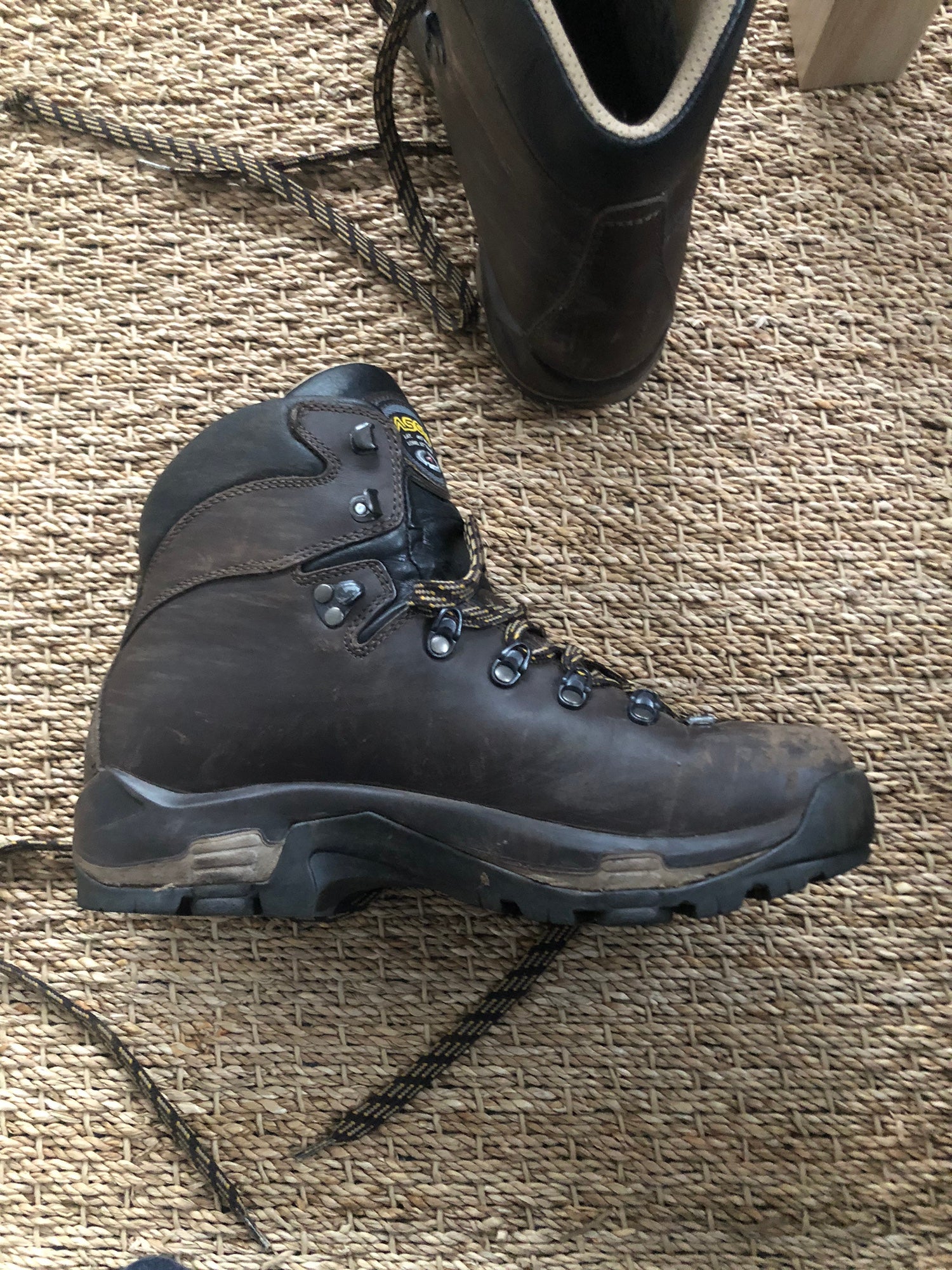 asolo gore tex hiking boots. used twice SidelineSwap