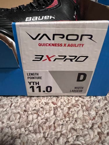 Used Bauer Regular Width  11 Vapor 3X Pro Hockey Skates