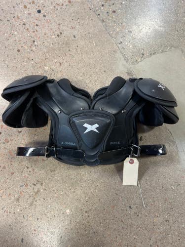 Used XS Xenith Flyte Shoulder Pads