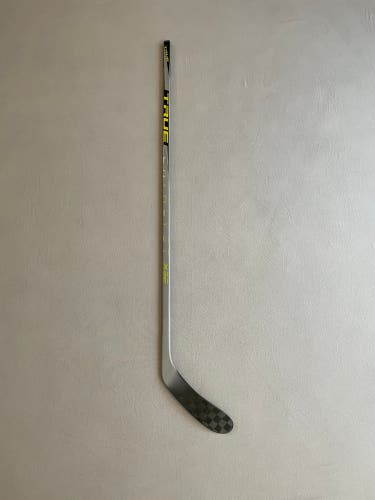 Like New Junior Right Hand True Catalyst XSE Hockey Stick 50 Flex TC4