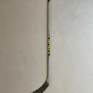 New Junior Right Hand True Catalyst XSE Hockey Stick 50 Flex TC2-5