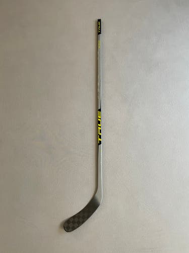 Like New Junior Right Hand True Catalyst XSE Hockey Stick 50 Flex TC2-5