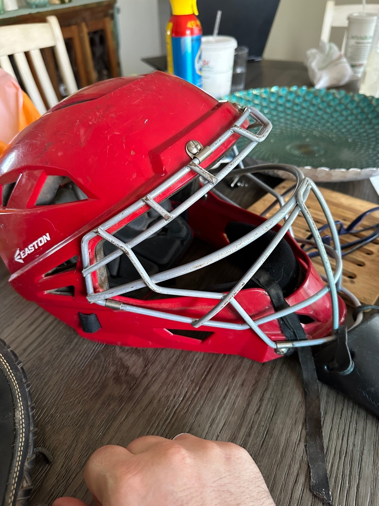 Easton Catcher’s Helmet M-7 Red