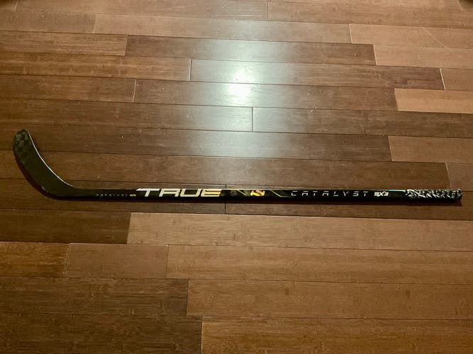True Catalyst 9x3 Hockey Stick - Junior