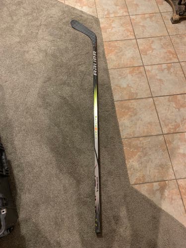 New Left Hand P28 Vapor Hyperlite2 77 Flex Hockey Stick