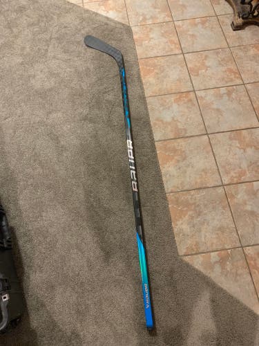 New Left Hand P92 Nexus Sync 77 Flex Hockey Stick