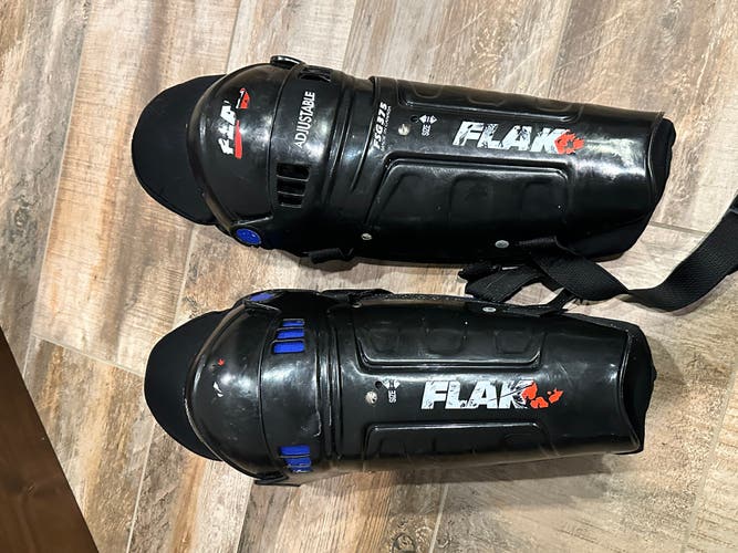Flak 15 Adjustable shin pads