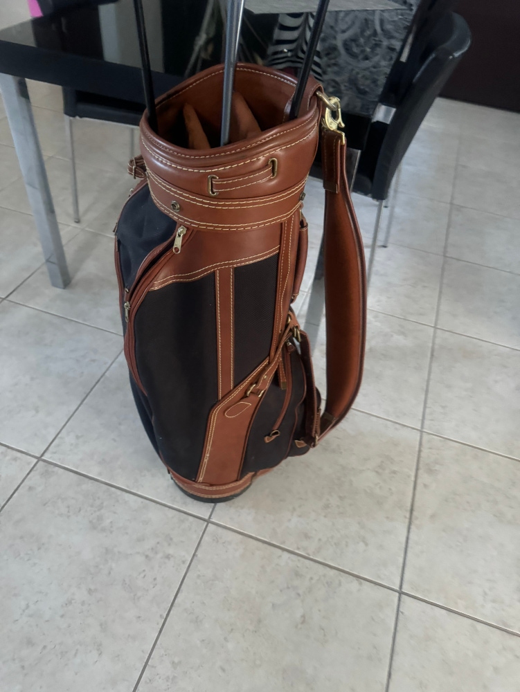 Daiwa Golf Cart Bag with shoulder strap and club dividers .