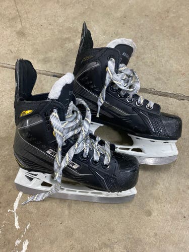 Youth Bauer Regular Width 11 Supreme 160 Hockey Skates