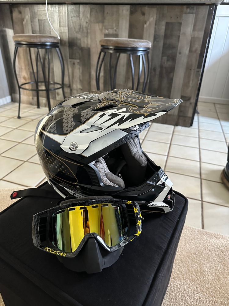 Snowmobile/Motocross Helmet with Goggles
