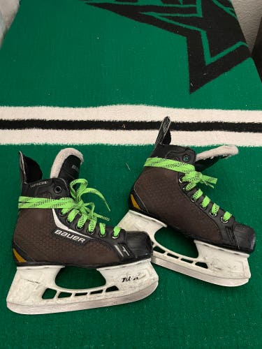 Used Bauer Regular Width Size 1 Supreme One.4 Hockey Skates