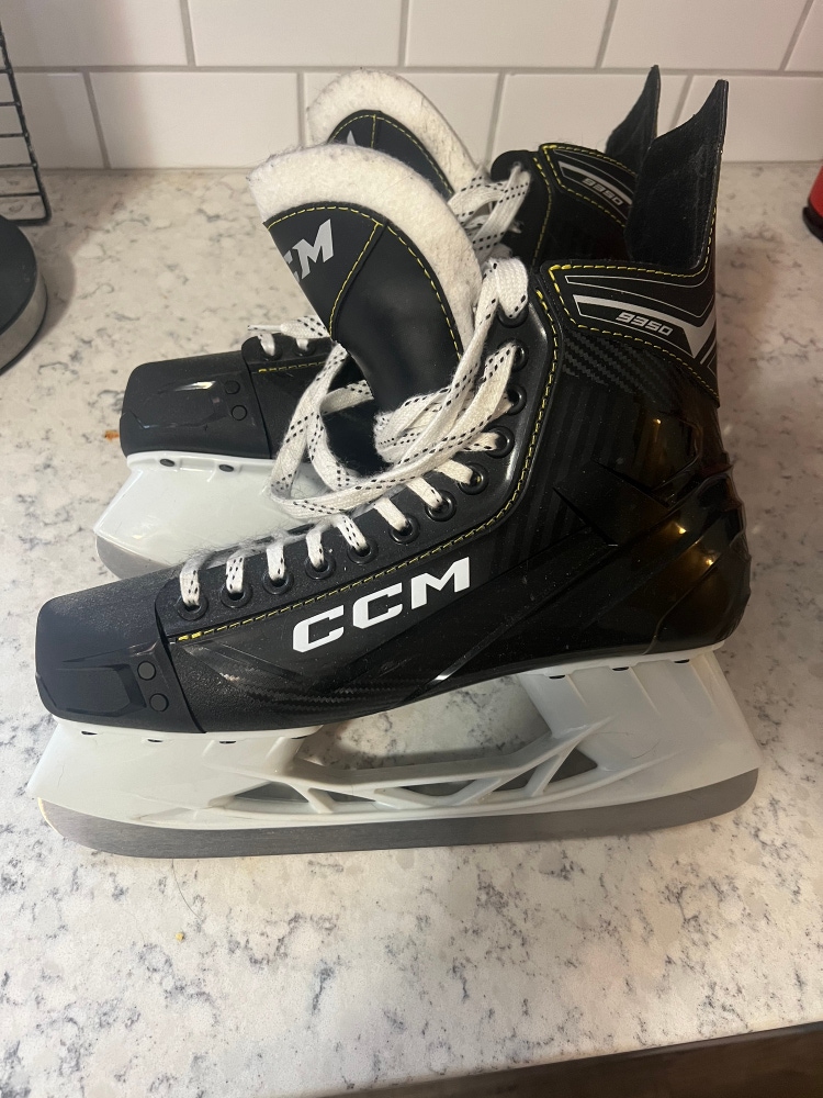 Used CCM Regular Width 12 Super Tacks Hockey Skates